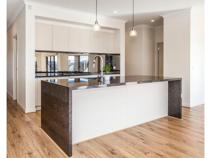 43 Cottongrass Avenue, Clyde North VIC 3978