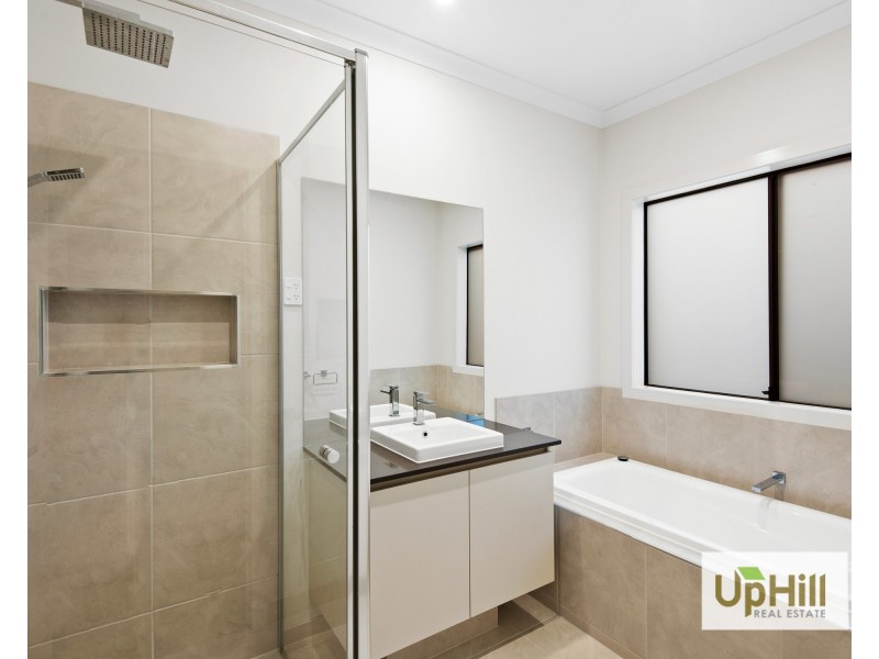 43 Cottongrass Avenue, Clyde North VIC 3978