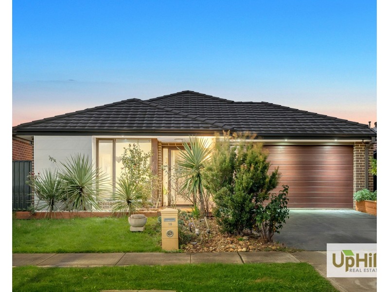 19 Yearling Crescent, Clyde North VIC 3978