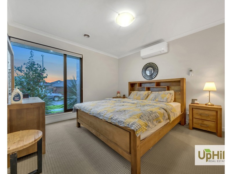 19 Yearling Crescent, Clyde North VIC 3978