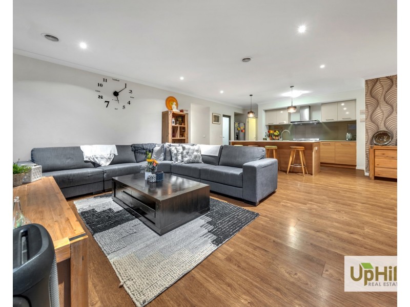 19 Yearling Crescent, Clyde North VIC 3978