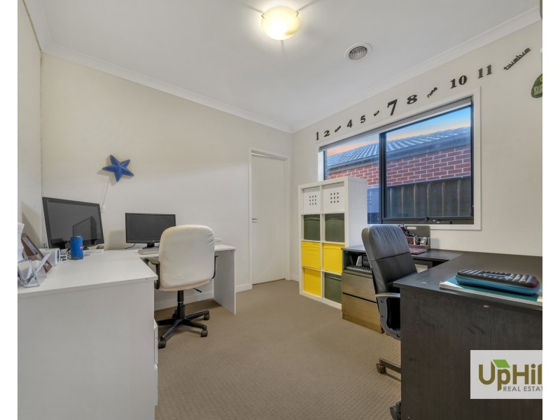 19 Yearling Crescent, Clyde North VIC 3978