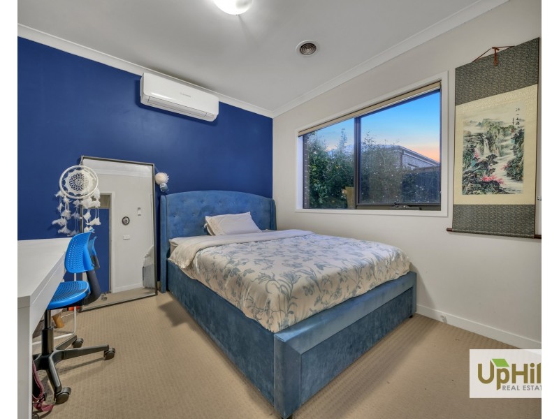19 Yearling Crescent, Clyde North VIC 3978