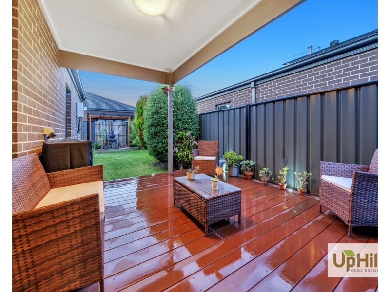 19 Yearling Crescent, Clyde North VIC 3978