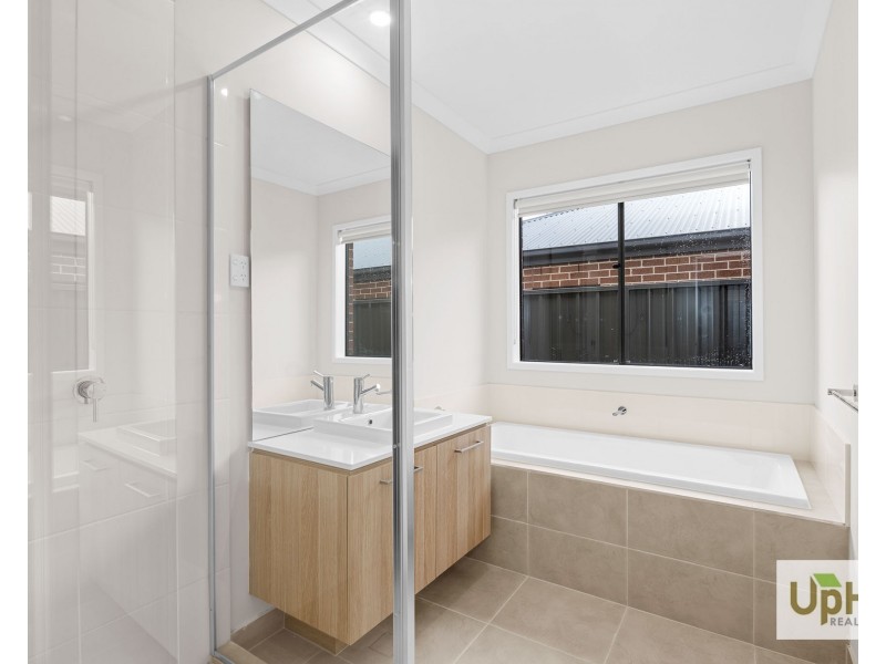 88 Yaralla Circuit, Clyde VIC 3978