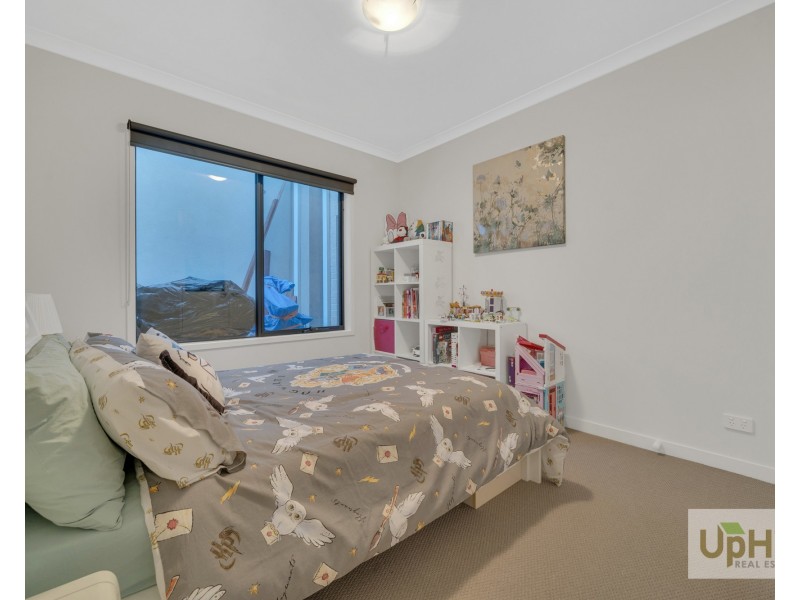 18 Revelwood Way, Clyde North VIC 3978