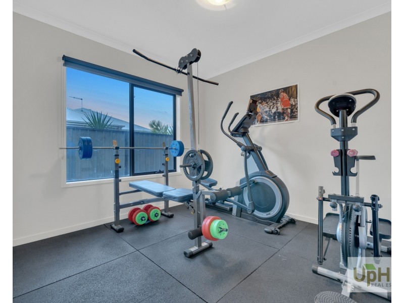 18 Revelwood Way, Clyde North VIC 3978