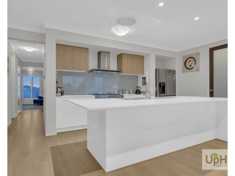 18 Revelwood Way, Clyde North VIC 3978