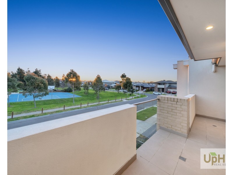 18 Revelwood Way, Clyde North VIC 3978