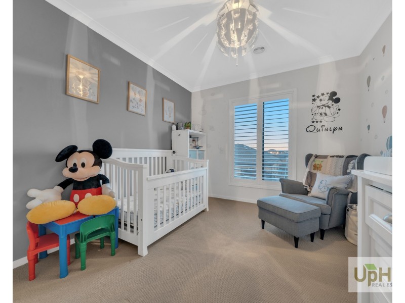 18 Revelwood Way, Clyde North VIC 3978