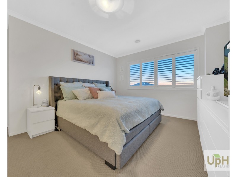18 Revelwood Way, Clyde North VIC 3978