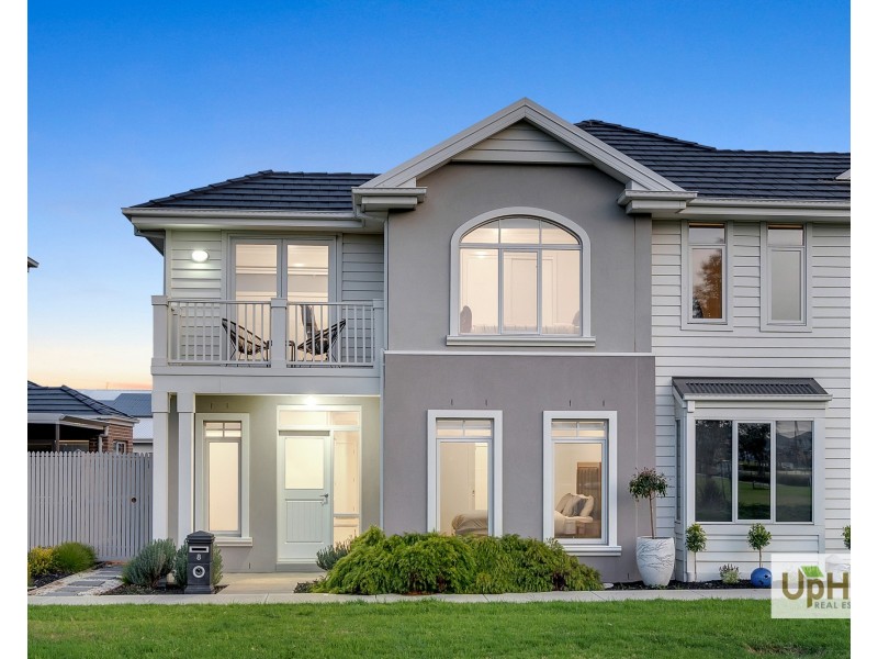 8 Corbin Walk, Officer South VIC 3809