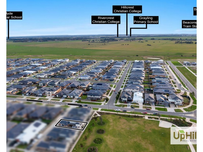 8 Corbin Walk, Officer South VIC 3809