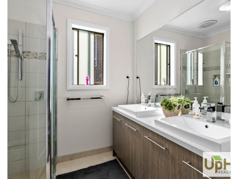 19 Jasper Way, Officer VIC 3809