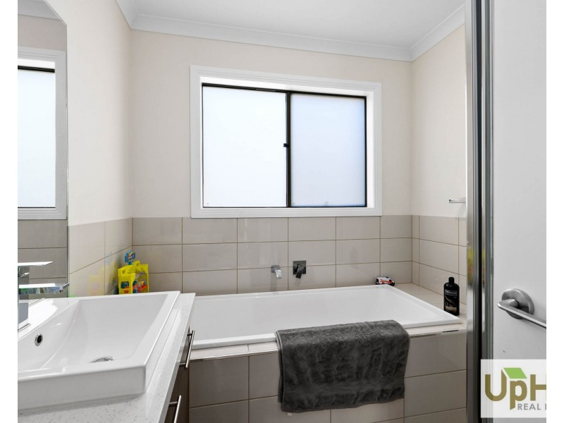 19 Jasper Way, Officer VIC 3809