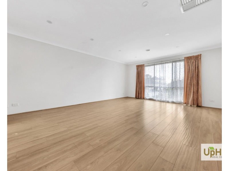 18 Rendell Place, Hampton Park VIC 3976