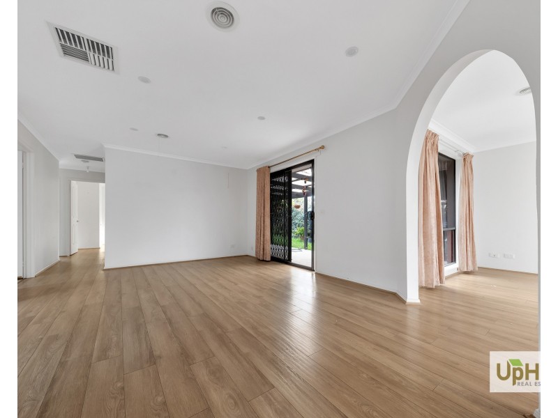 18 Rendell Place, Hampton Park VIC 3976