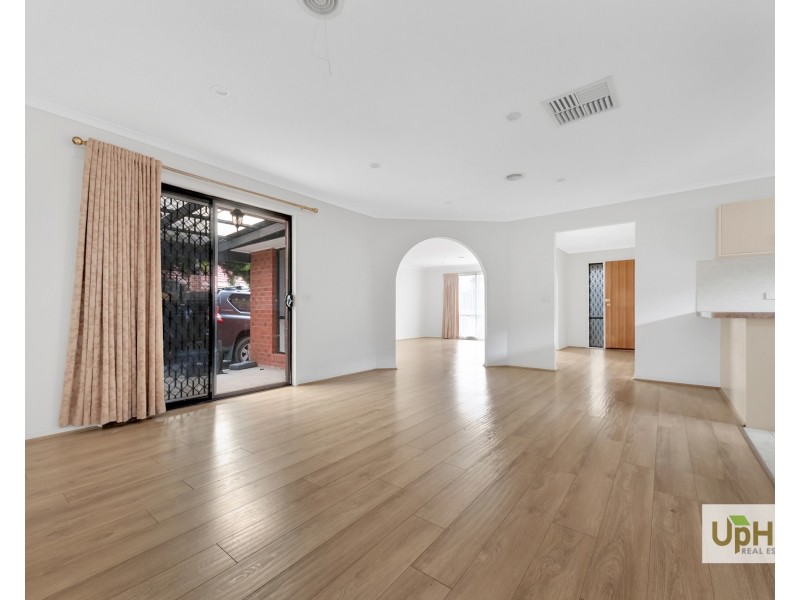 18 Rendell Place, Hampton Park VIC 3976