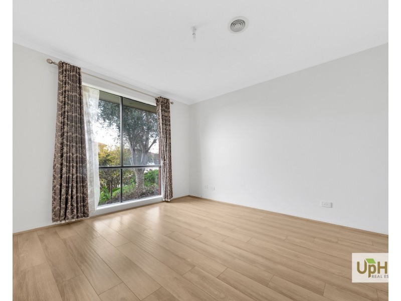 18 Rendell Place, Hampton Park VIC 3976