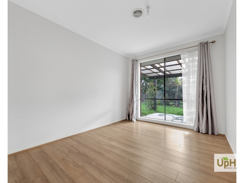 18 Rendell Place, Hampton Park VIC 3976