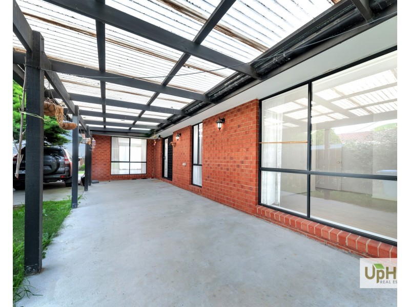 18 Rendell Place, Hampton Park VIC 3976