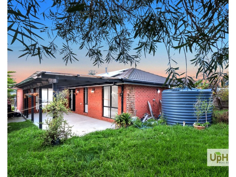 18 Rendell Place, Hampton Park VIC 3976
