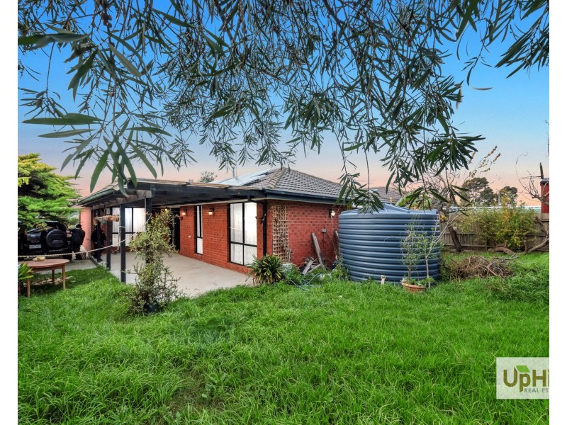 18 Rendell Place, Hampton Park VIC 3976