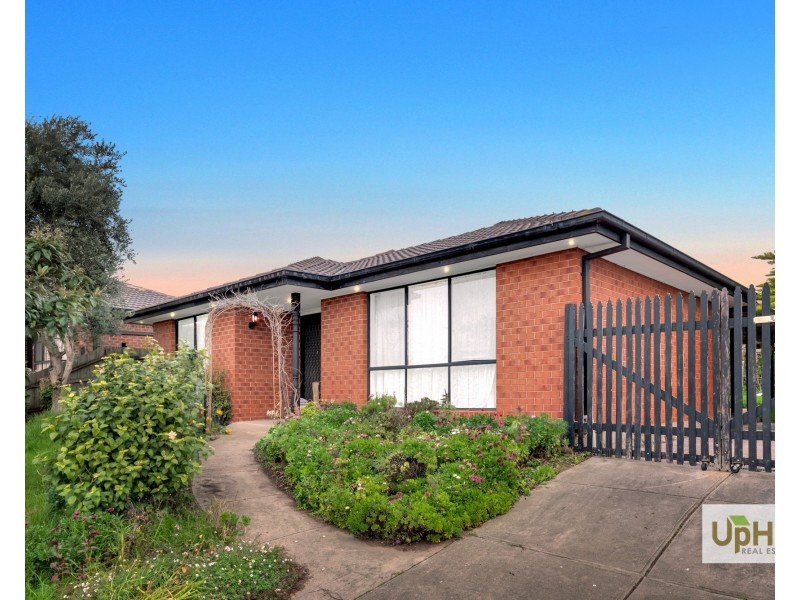 18 Rendell Place, Hampton Park VIC 3976