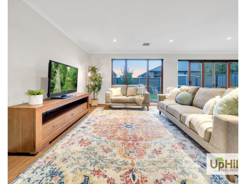 28 SELANDRA BOULEVARD, Clyde North VIC 3978