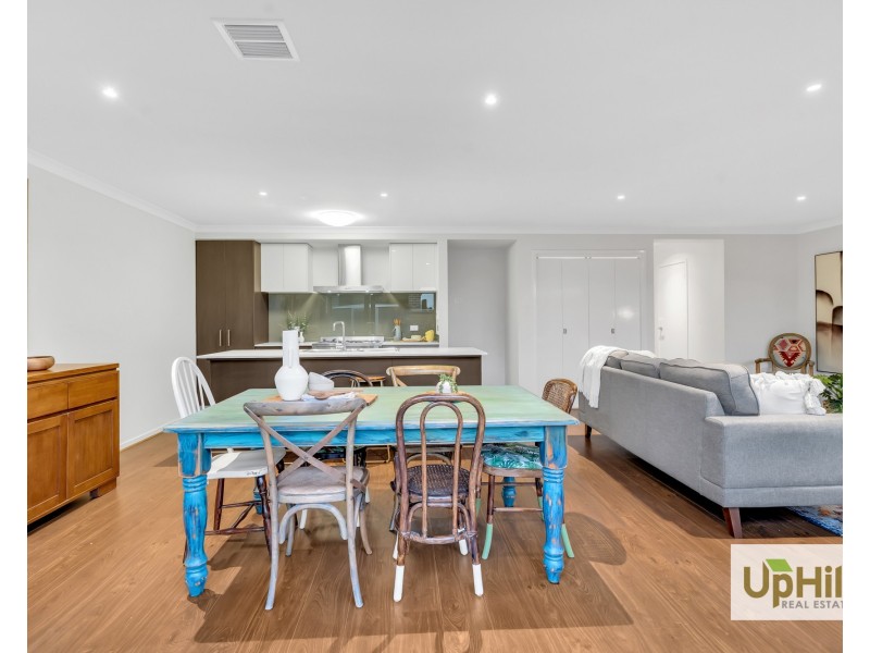 28 SELANDRA BOULEVARD, Clyde North VIC 3978