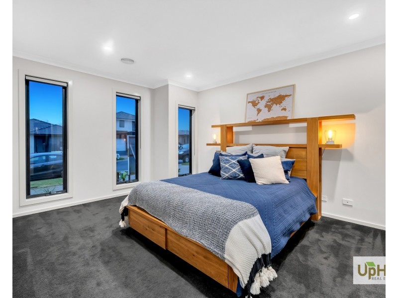 45 Castillo Avenue, Clyde North VIC 3978