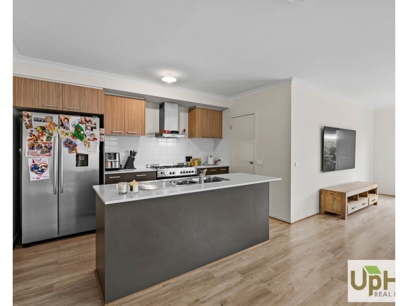 20 Mahal Drive, Clyde North VIC 3978