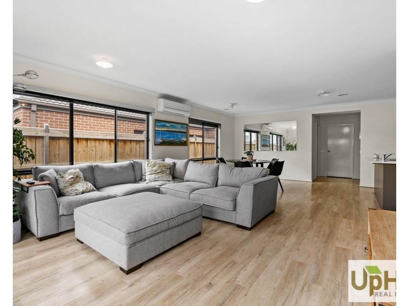 20 Mahal Drive, Clyde North VIC 3978