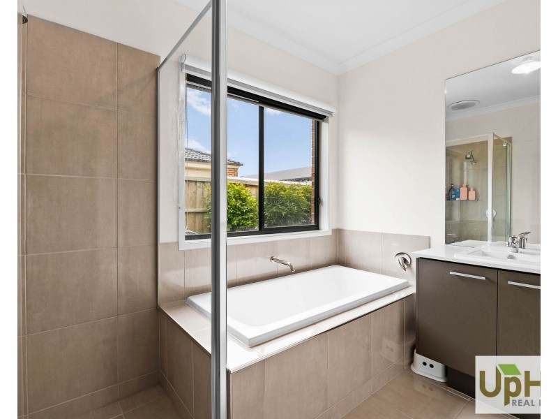 20 Mahal Drive, Clyde North VIC 3978