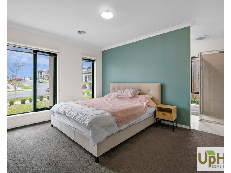 20 Mahal Drive, Clyde North VIC 3978