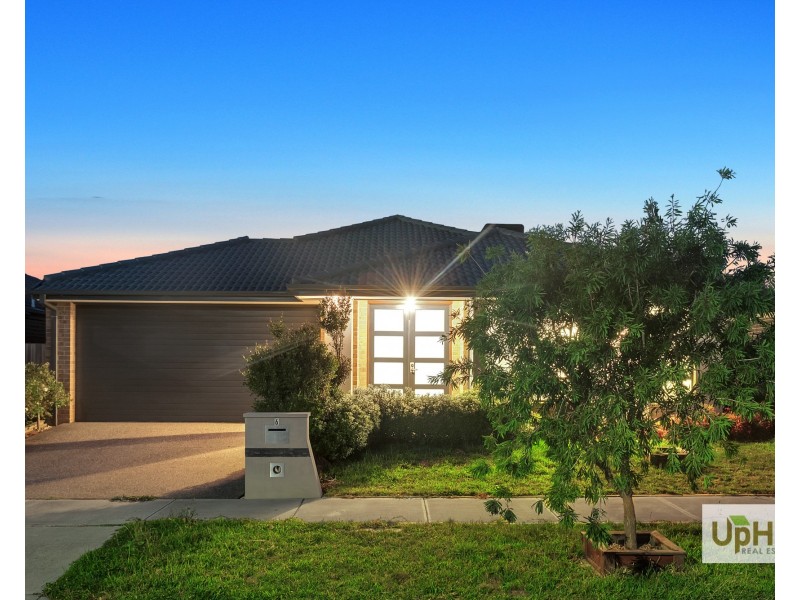 6 Roskopp Avenue, Clyde North VIC 3978