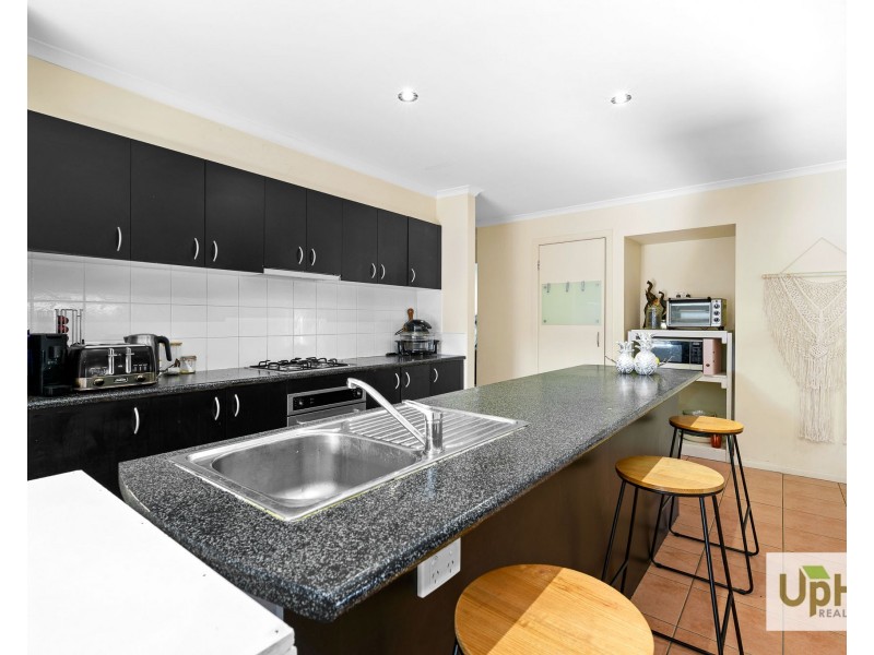 6 Dartmoor Drive, Cranbourne East VIC 3977