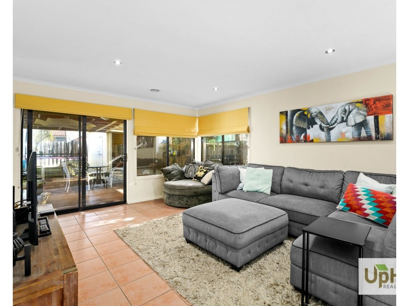 6 Dartmoor Drive, Cranbourne East VIC 3977