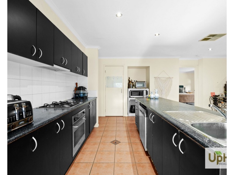 6 Dartmoor Drive, Cranbourne East VIC 3977