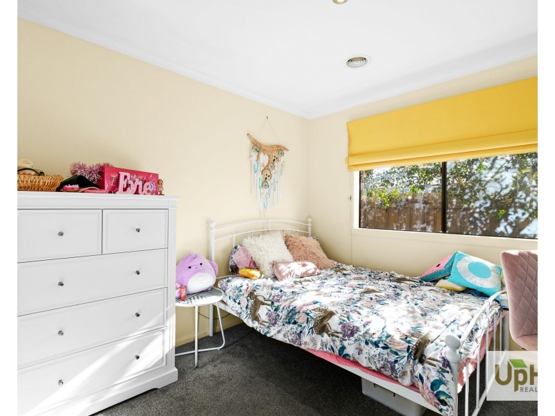 6 Dartmoor Drive, Cranbourne East VIC 3977