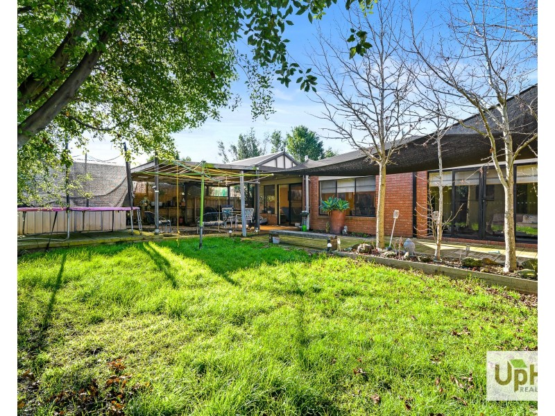 6 Dartmoor Drive, Cranbourne East VIC 3977