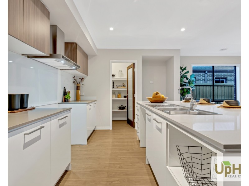 92 Yaralla circuit, Clyde VIC 3978