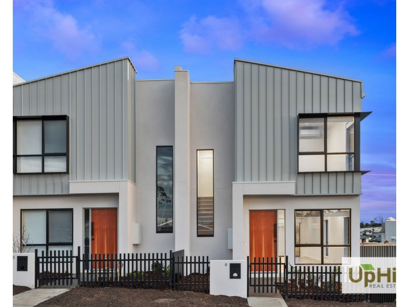 8 Carnival Boulevard, Berwick VIC 3806