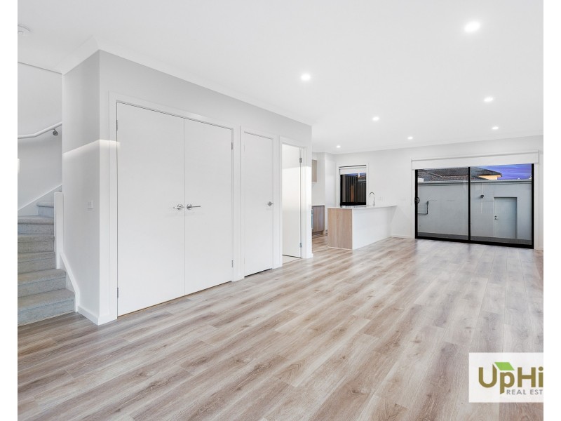 8 Carnival Boulevard, Berwick VIC 3806