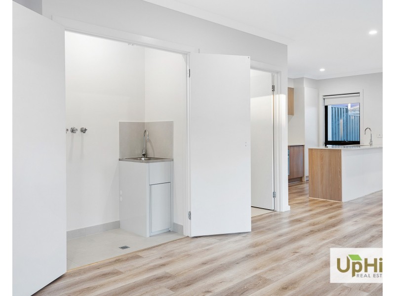 8 Carnival Boulevard, Berwick VIC 3806