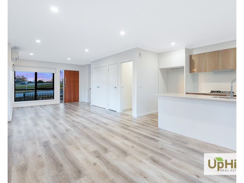 8 Carnival Boulevard, Berwick VIC 3806