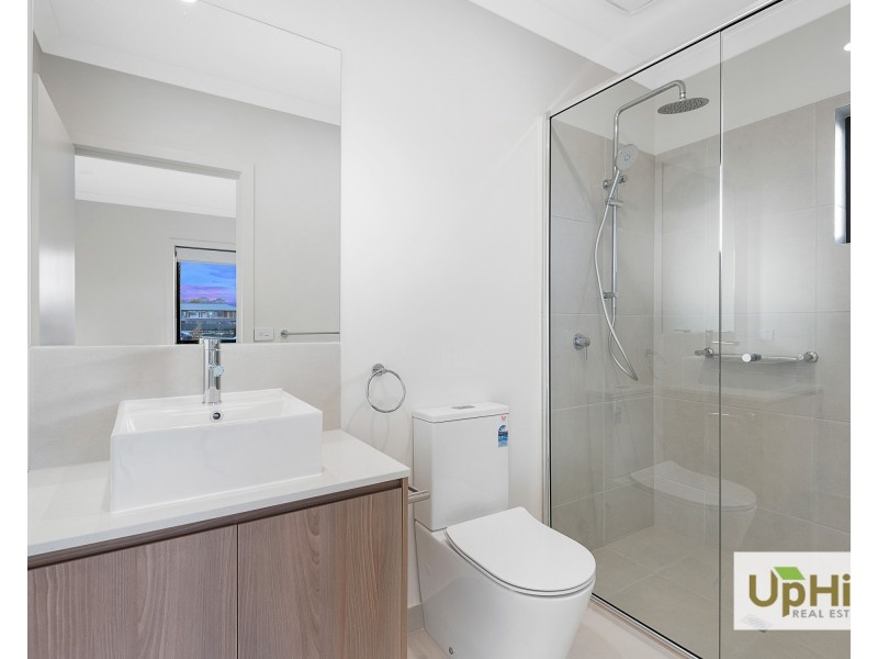 8 Carnival Boulevard, Berwick VIC 3806