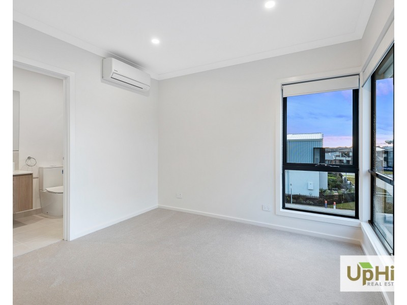 8 Carnival Boulevard, Berwick VIC 3806