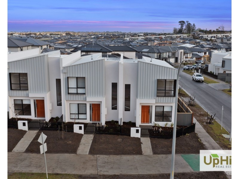 8 Carnival Boulevard, Berwick VIC 3806