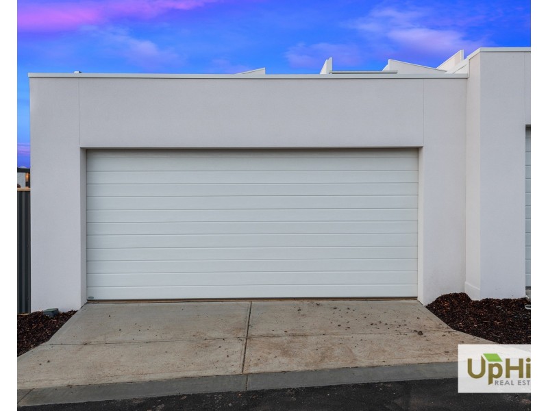 8 Carnival Boulevard, Berwick VIC 3806